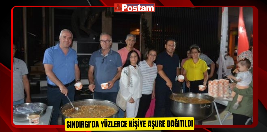 Sındırgı’da yüzlerce kişiye aşure dağıtıldı