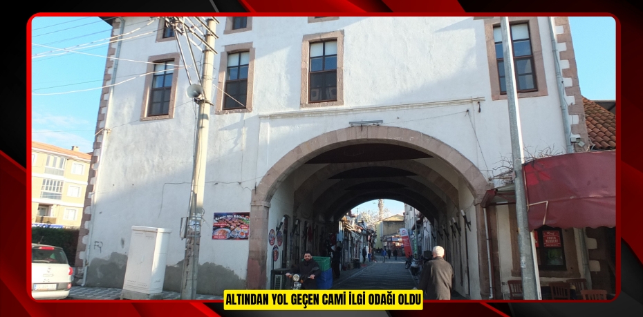 Altından yol geçen cami ilgi odağı oldu