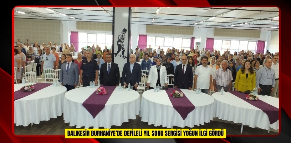 Balıkesir Burhaniye’de defileli yıl sonu sergisi yoğun ilgi gördü