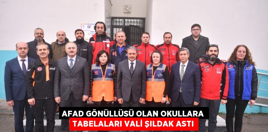 AFAD GÖNÜLLÜSÜ OLAN OKULLARA TABELALARI VALİ ŞILDAK ASTI