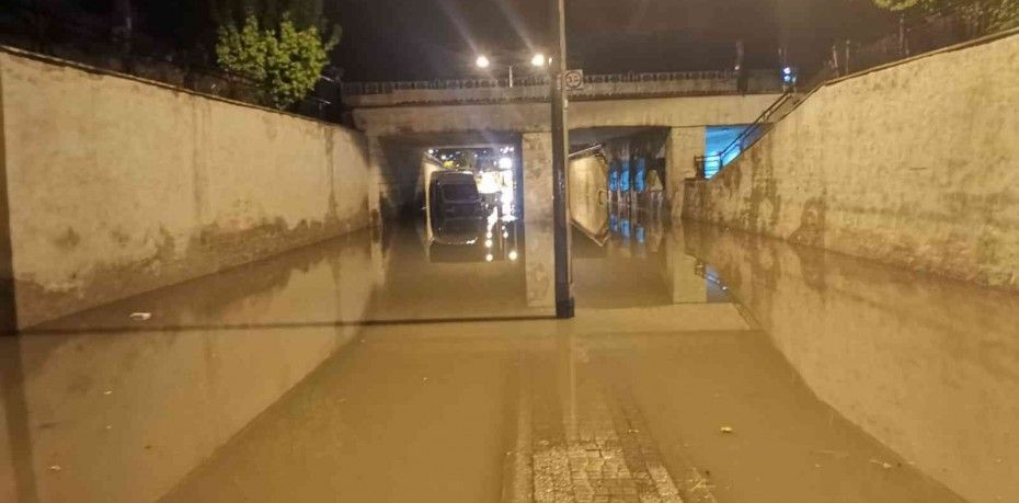 SAĞANAK YAĞIŞ SU BASKINLARINA NEDEN OLDU