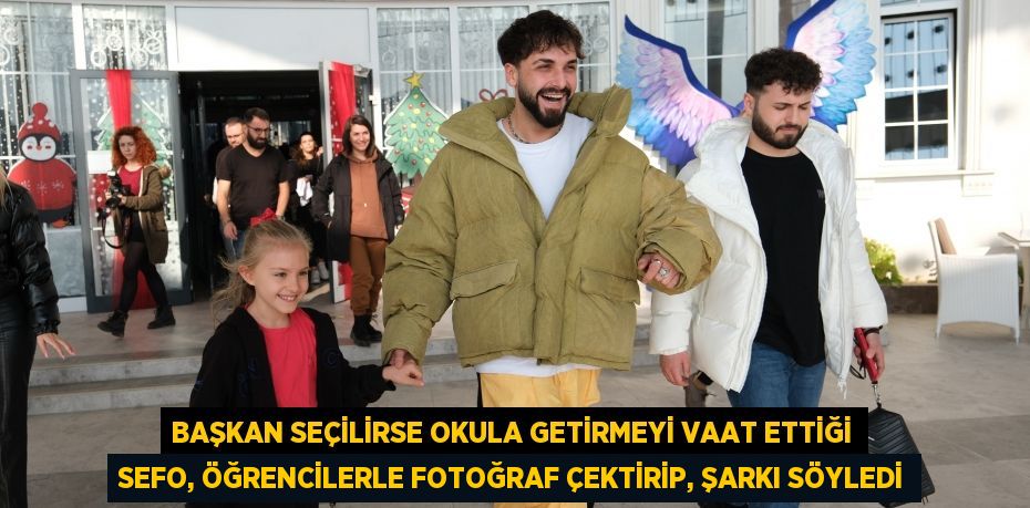 Başkan seçilirse okula getirmeyi vaat ettiği Sefo, öğrencilerle fotoğraf çektirip, şarkı söyledi