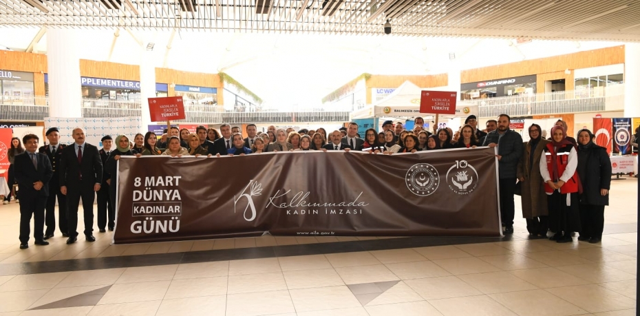 BÜYÜKŞEHİR FARKINDALIK STANDIYLA KADINLARI BİLGİLENDİRDİ