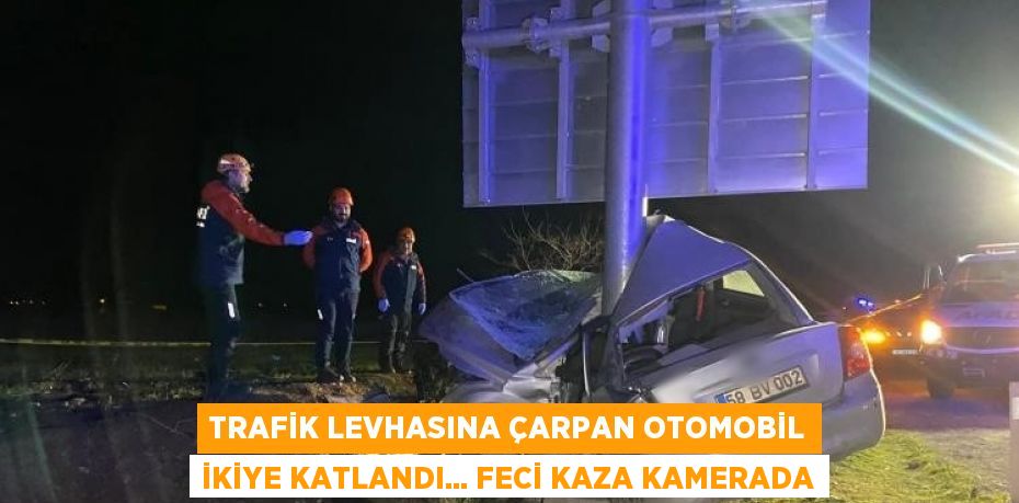 TRAFİK LEVHASINA ÇARPAN OTOMOBİL İKİYE KATLANDI... FECİ KAZA KAMERADA