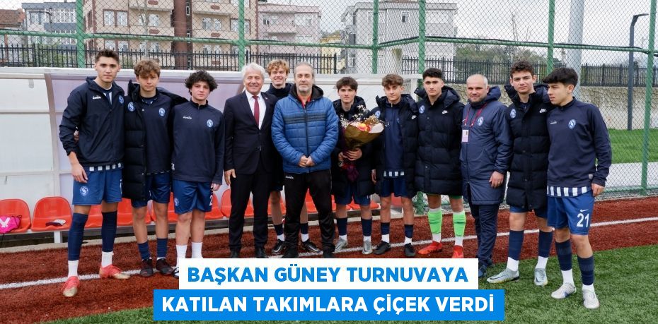 BAŞKAN GÜNEY TURNUVAYA KATILAN TAKIMLARA ÇİÇEK VERDİ