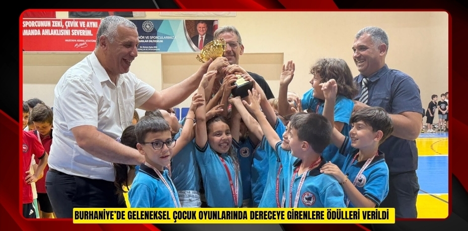 Burhaniye’de Geleneksel Çocuk Oyunlarında dereceye girenlere ödülleri verildi  