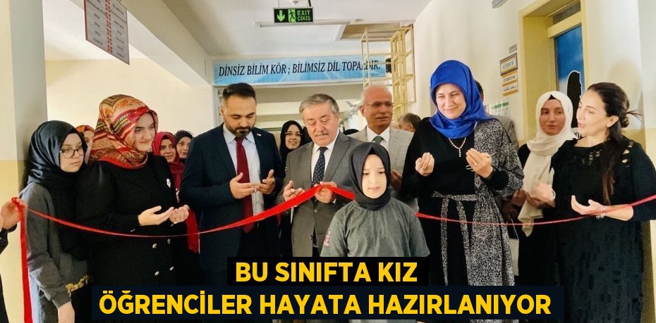 BU SINIFTA KIZ ÖĞRENCİLER HAYATA HAZIRLANIYOR