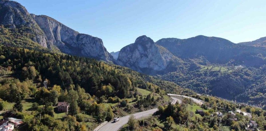 TÜRKİYE’NİN TEK 'PAN PARKS' STATÜSÜNE SAHİP KÜRE DAĞLARINDA MEST EDEN SONBAHAR MANZARASI