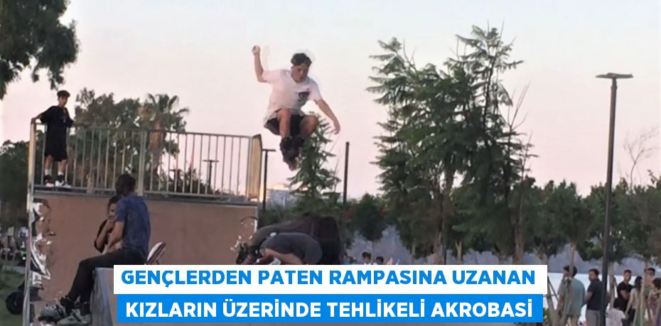 Gençlerden paten rampasına uzanan kızların üzerinde tehlikeli akrobasi