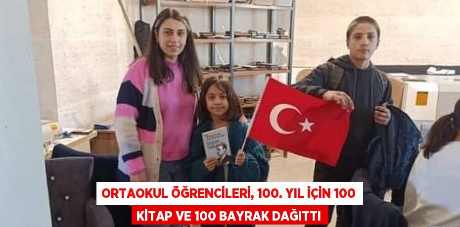 ORTAOKUL ÖĞRENCİLERİ, 100. YIL İÇİN 100 KİTAP VE 100 BAYRAK DAĞITTI