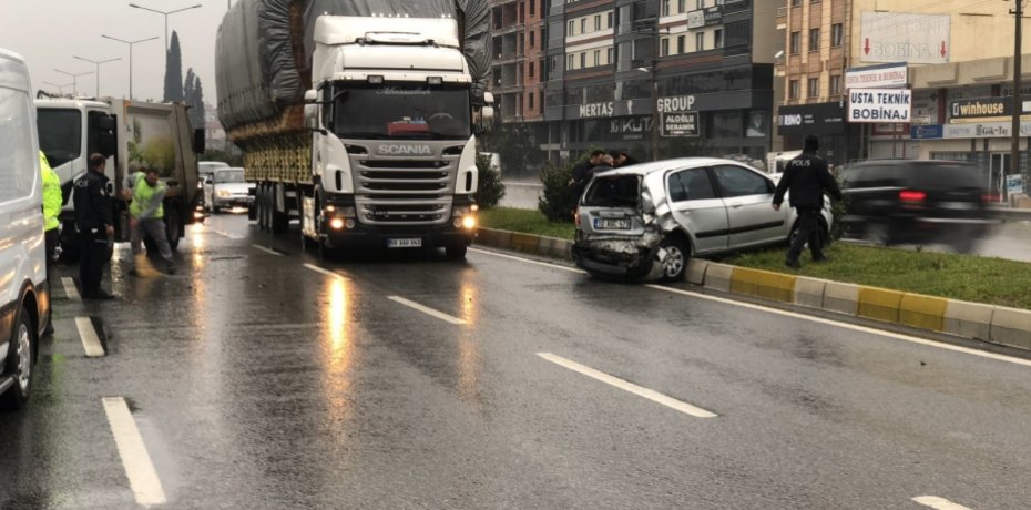 Balıkesir'de zincirleme trafik kazası 4 yaralı