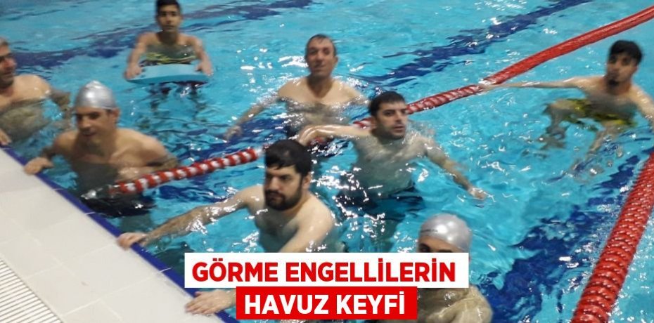 Görme engellilerin havuz keyfi