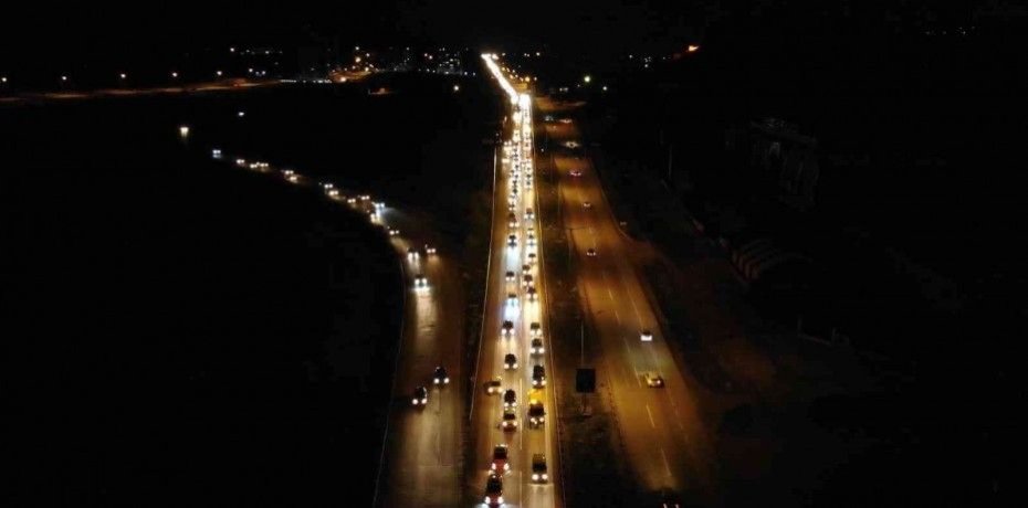 'KİLİT KAVŞAK' KIRIKKALE’DE TRAFİK YOĞUNLUĞU  TATİLCİLERİN DÖNÜŞ YOLCULUĞU SÜRÜYOR