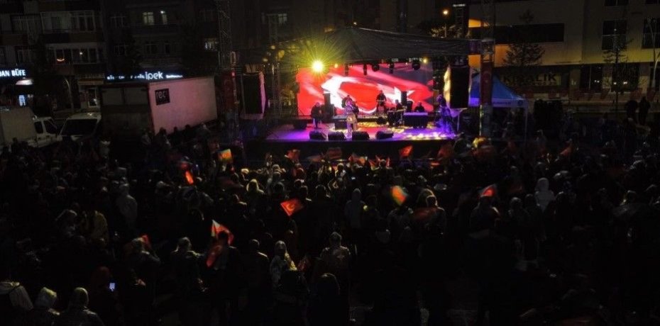 ÜNLÜ SANATÇI AZERİN’DEN UNUTULMAZ KONSER