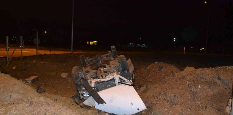 ALKOLLÜ SÜRÜCÜ TAKLA ATAN OTOMOBİLDEN BURNU BİLE KANAMADAN ÇIKTI