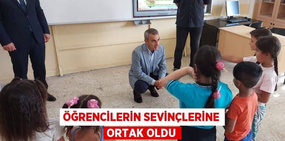 Öğrencilerin sevinçlerine ortak oldu