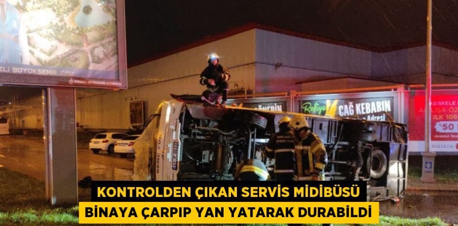 KONTROLDEN ÇIKAN SERVİS MİDİBÜSÜ BİNAYA ÇARPIP YAN YATARAK DURABİLDİ