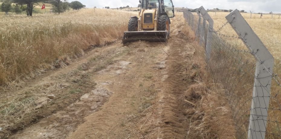 KARESİ’DE TARLA  YOLLARI AÇILIYOR