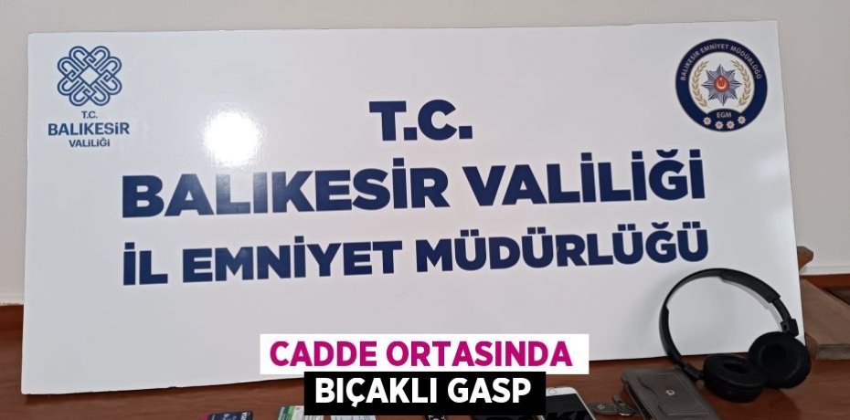 CADDE ORTASINDA BIÇAKLI GASP