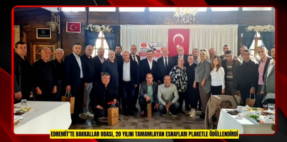 Edremit’te Bakkallar Odası, 20 yılını tamamlayan esnafları plaketle ödüllendirdi