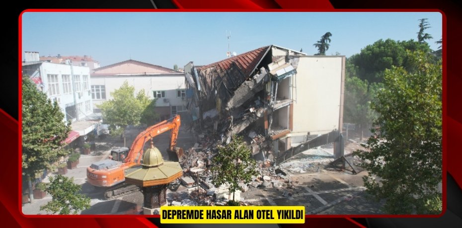 Depremde hasar alan otel yıkıldı