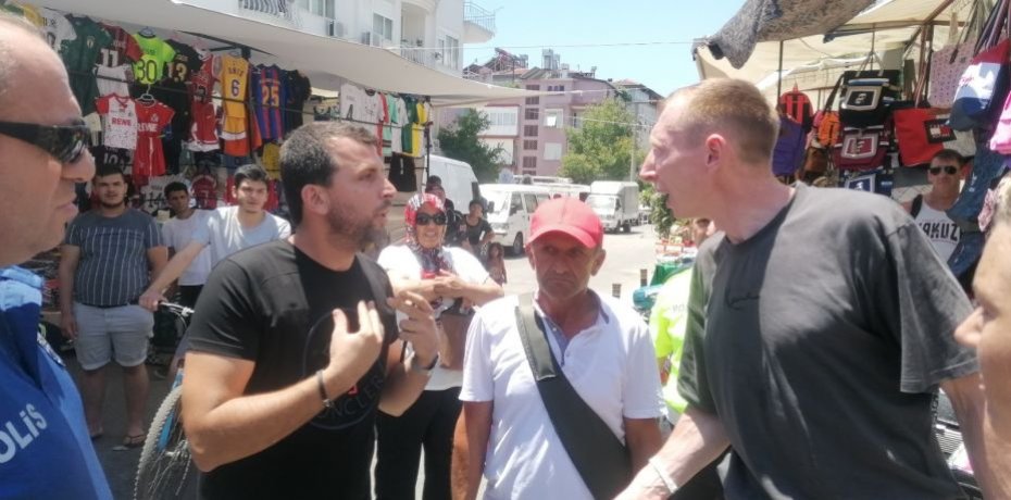 Saat çalan Rus turist aileye esnaftan suçüstü