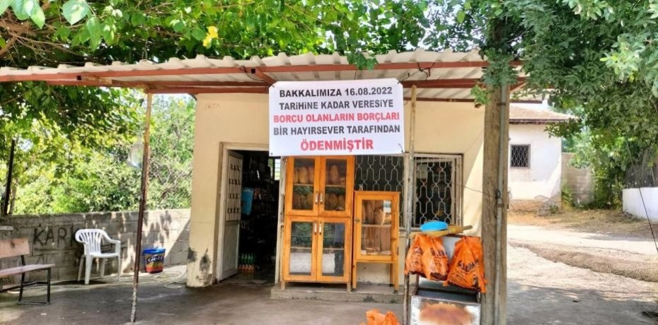 Gizemli hayırsever bakkalın veresiye defterini satın aldı