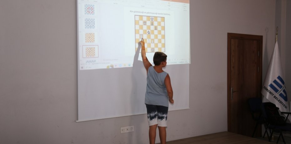 EDREMİT BELEDİYESİ YENİ YAZ KURSLARI BAŞLADI