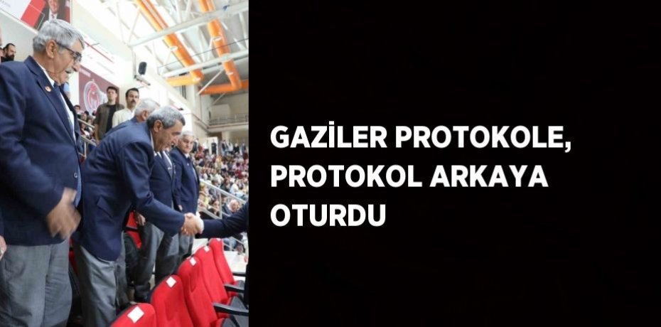 GAZİLER PROTOKOLE, PROTOKOL ARKAYA OTURDU