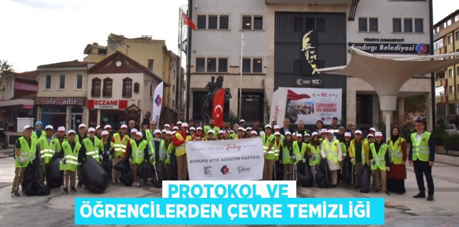 Protokol ve öğrencilerden çevre temizliği 