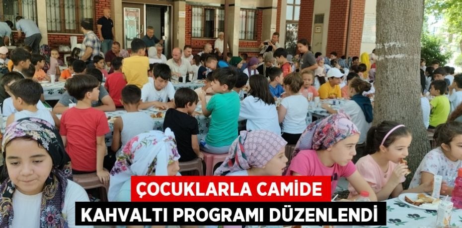 Çocuklarla camide kahvaltı programı düzenlendi