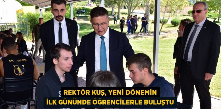 REKTÖR KUŞ, YENİ DÖNEMİN İLK GÜNÜNDE ÖĞRENCİLERLE BULUŞTU