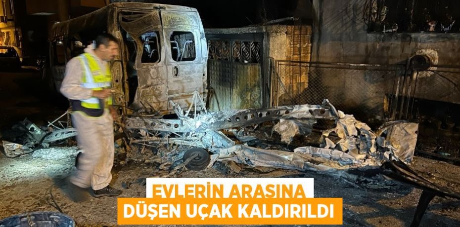 Evlerin arasına düşen uçak kaldırıldı