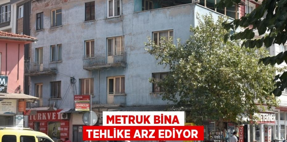 METRUK BİNA TEHLİKE ARZ EDİYOR