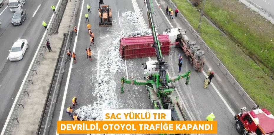 Sac yüklü tır devrildi, otoyol trafiğe kapandı