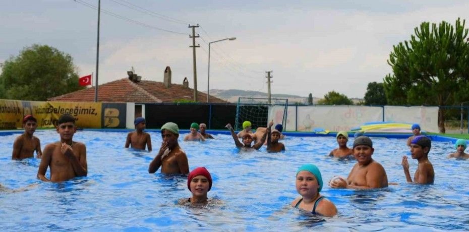 BALIKESİR’DE 9 BİN ÇOCUK YÜZME ÖĞRENDİ