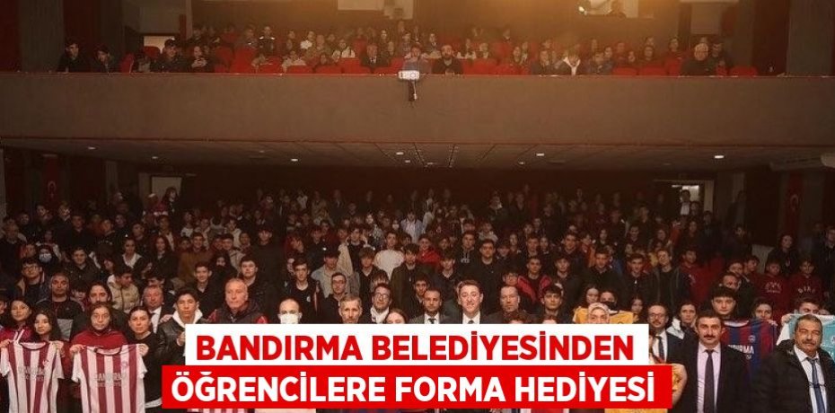 BANDIRMA BELEDİYESİNDEN ÖĞRENCİLERE FORMA HEDİYESİ