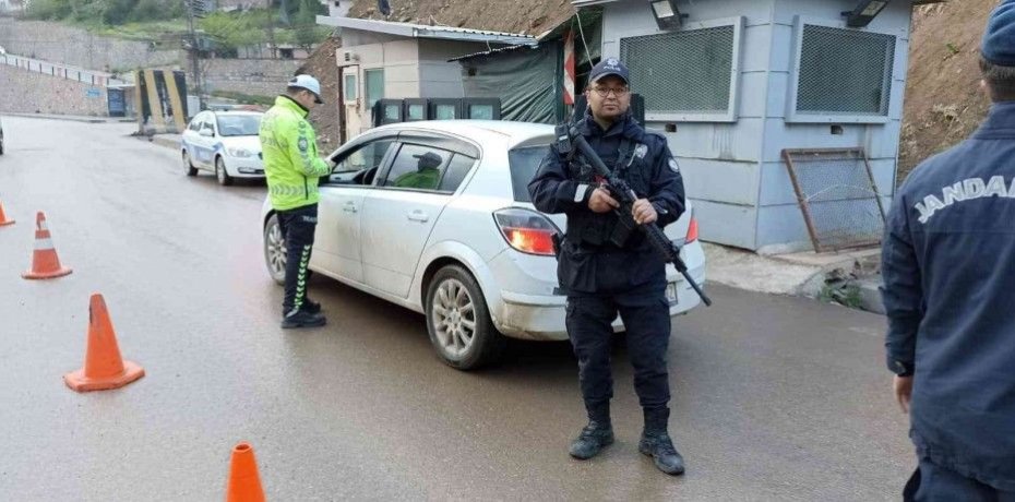 ŞEMDİNLİ’DE BAYRAM ÖNCESİ TRAFİK DENETİMİ UYGULAMASI