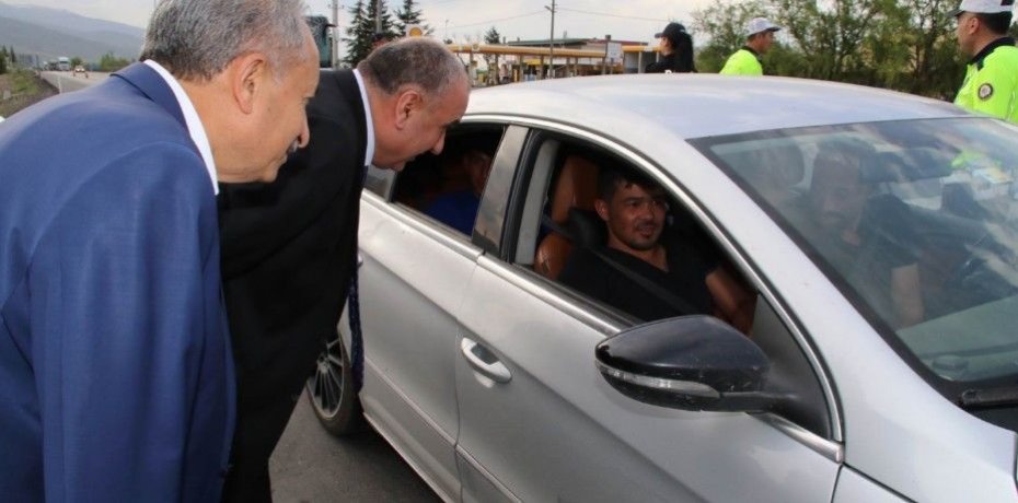 AKŞEHİR’DE BAYRAM ŞEKERLİ TRAFİK DENETİMİ