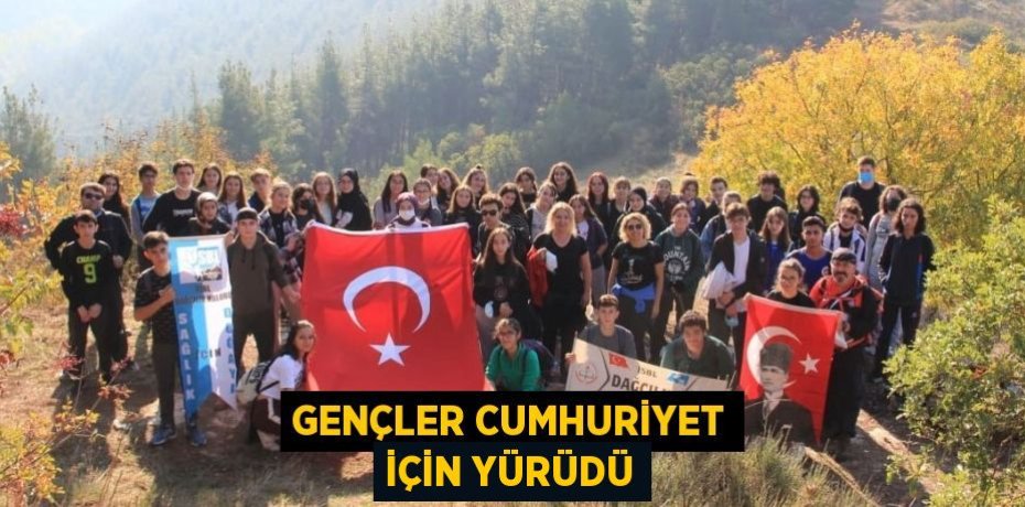GENÇLER CUMHURİYET İÇİN YÜRÜDÜ